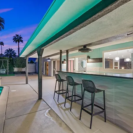 The Ritz - Luxury Home With Pool & Speakeasy Bar